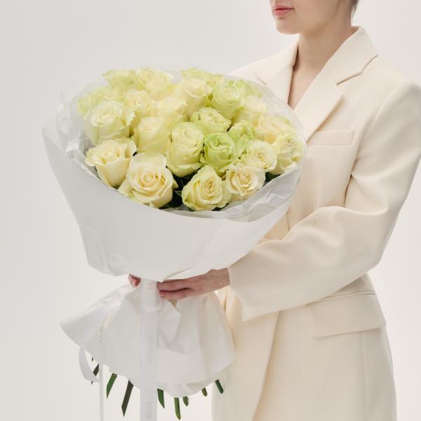 Букет белых роз Мондиаль
