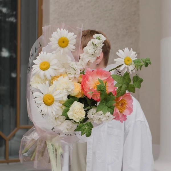 Букет Букет с ромашками и корал купить в Барнауле