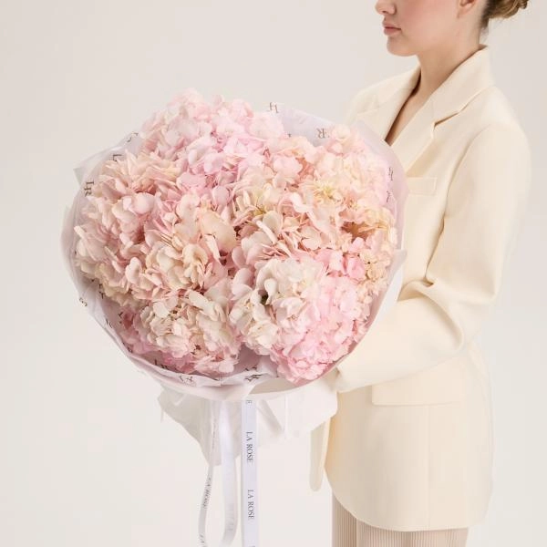 Букет Монобукет из розовых гортензий купить в Барнауле