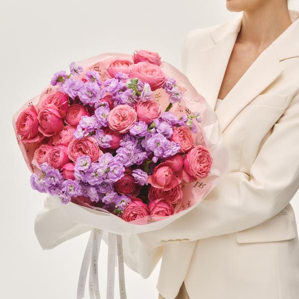 Дуобукет из кустовой розы Silva Pink с левкоем купить в Барнауле