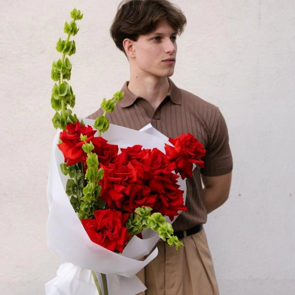 Букет Букет с французской розой и молюцеллой купить в Барнауле