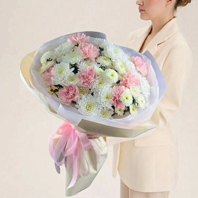 Трио букет с хризантемами и гвоздикой