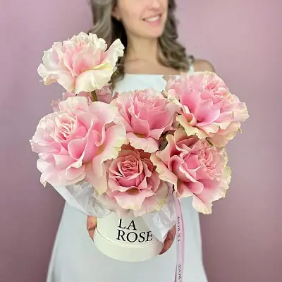 Шляпная коробка с розами Pink Mondial