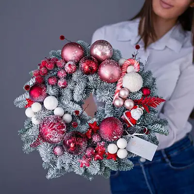 Wreath with red balls