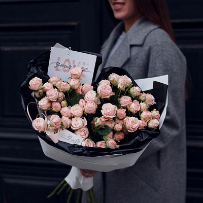 Кремовая кустовая роза сорта Bombastic купить в Барнауле