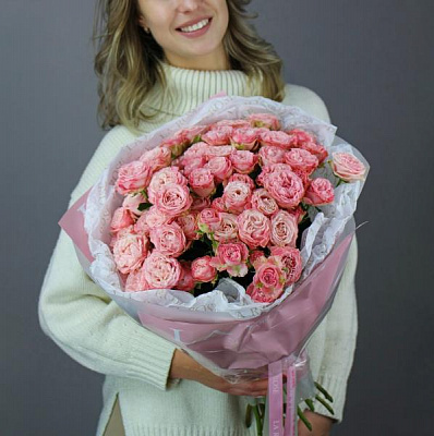 Монобукет из кустовой розы Madam Bombastic 15 шт купить в Барнауле
